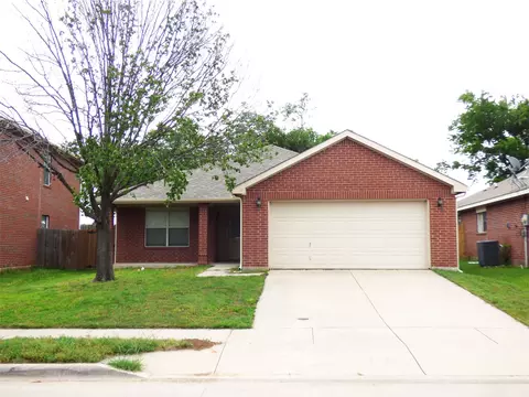 8532 Hawkview Dr, Fort Worth, TX 76179