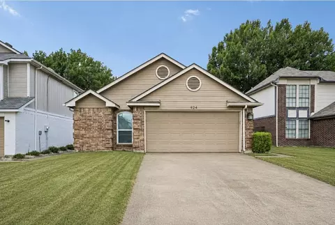 924 Ramblewood Dr, Lewisville, TX 75067