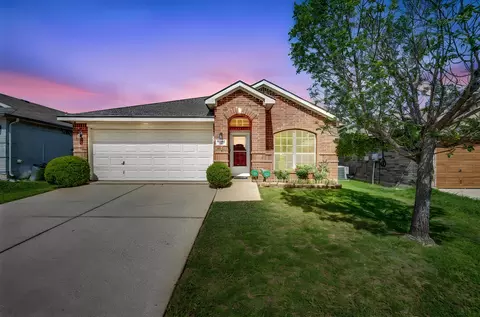5205 Mirror Lake Dr, Haltom City, TX 76117