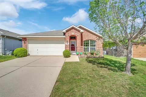 5205 Mirror Lake Dr, Haltom City, TX 76117