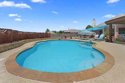 112 Springfield Ln, Waxahachie, TX 75165