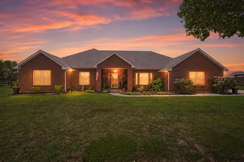 112 Springfield Ln, Waxahachie, TX 75165