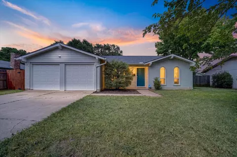 404 NW Wintercrest Rd, Burleson, TX 76028