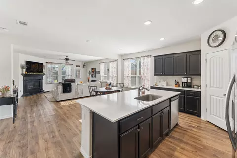 Kitchen - 772 Brookside Dr, Springtown, TX 76082 photo 5 of 5