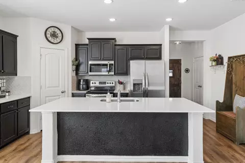 Kitchen - 772 Brookside Dr, Springtown, TX 76082 photo 4 of 5