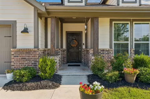 Exterior - 772 Brookside Dr, Springtown, TX 76082 photo 3 of 4