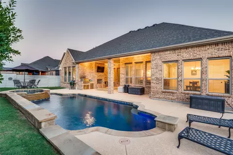 Exterior - 1208 SW 6th St, Argyle, TX 76226 photo 3 of 8