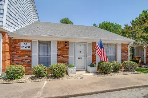 937 Roaring Springs Rd, Fort Worth, TX 76114