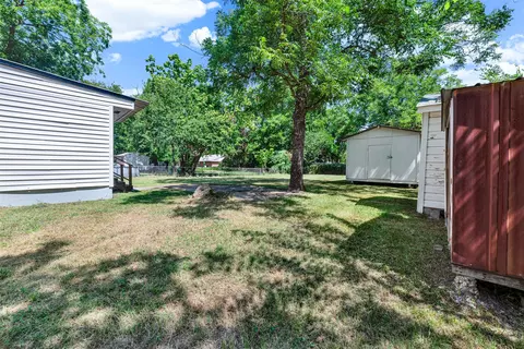 Exterior - 909 E High St, Terrell, TX 75160 photo 9 of 9
