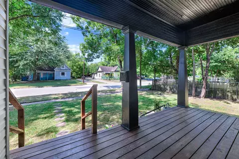 Exterior - 909 E High St, Terrell, TX 75160 photo 3 of 9