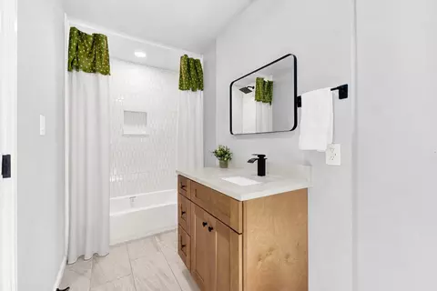 Bath - 909 E High St, Terrell, TX 75160 photo 3 of 4