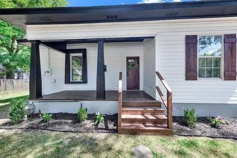 Exterior - 909 E High St, Terrell, TX 75160 photo 2 of 9