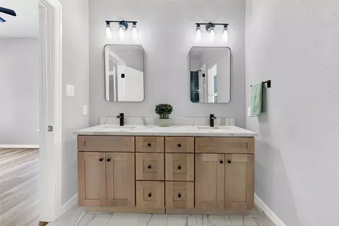 Bath - 909 E High St, Terrell, TX 75160 photo 1 of 4