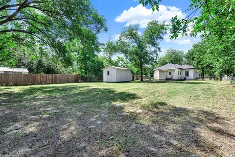 Exterior - 909 E High St, Terrell, TX 75160 photo 6 of 9