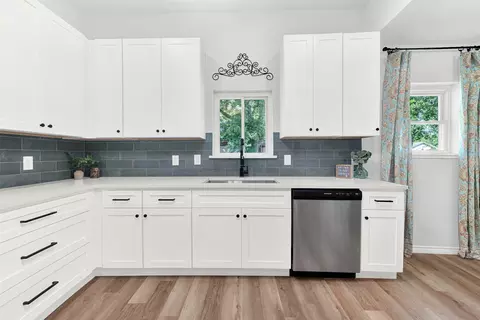 Kitchen - 909 E High St, Terrell, TX 75160 photo 2 of 3