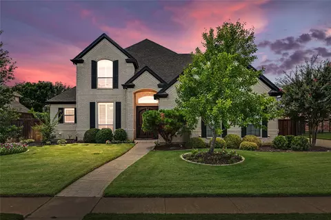 8217 Thornhill Dr, North Richland Hills, TX 76182