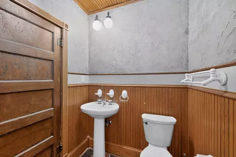 Bath - 604 Johnson St, Terrell, TX 75160 photo 1 of 3