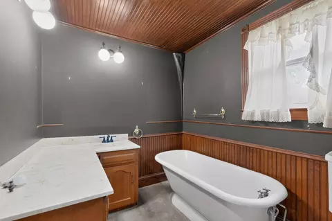 Bath - 604 Johnson St, Terrell, TX 75160 photo 3 of 3