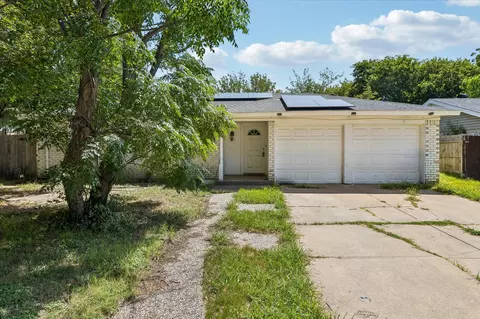 716 Heathcliff Dr, Everman, TX 76140