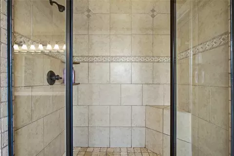 Bath - 1389 Thomas Rd, Springtown, TX 76082 photo 2 of 2