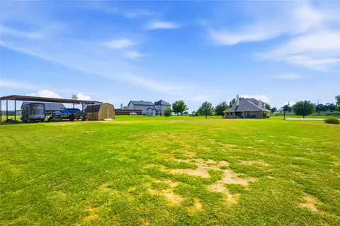Exterior - 1389 Thomas Rd, Springtown, TX 76082 photo 5 of 6