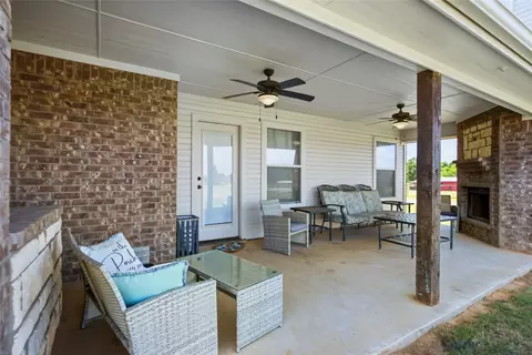 Exterior - 1389 Thomas Rd, Springtown, TX 76082 photo 4 of 6