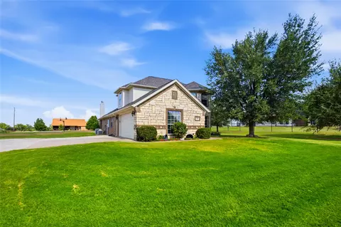 Exterior - 1389 Thomas Rd, Springtown, TX 76082 photo 3 of 6