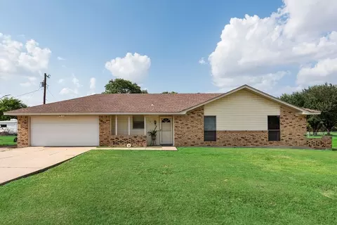 121 Tracy Dr, Waxahachie, TX 75165