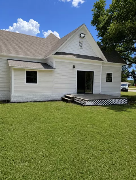 Exterior - 904 E Calhoun St, Rice, TX 75155 photo 4 of 4