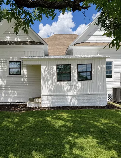 Exterior - 904 E Calhoun St, Rice, TX 75155 photo 3 of 4