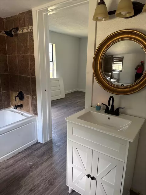 Bath - 904 E Calhoun St, Rice, TX 75155 photo 2 of 2