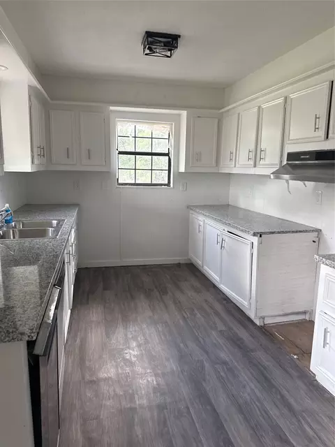 Kitchen - 904 E Calhoun St, Rice, TX 75155 photo 1 of 2