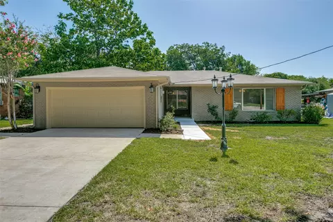 1021 Usher St, Benbrook, TX 76126