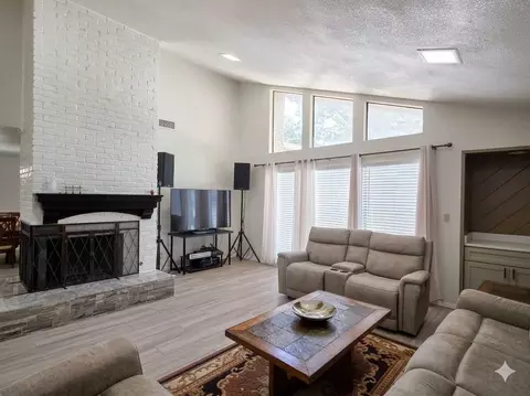 Living - 936 E Berkeley Dr, Richardson, TX 75081 photo 2 of 5