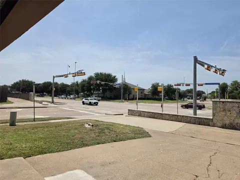 Exterior - 936 E Berkeley Dr, Richardson, TX 75081 photo 7 of 7