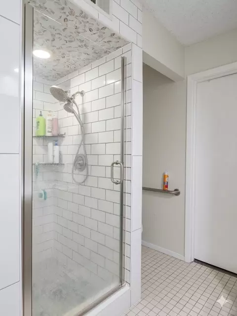 Bath - 936 E Berkeley Dr, Richardson, TX 75081 photo 3 of 3