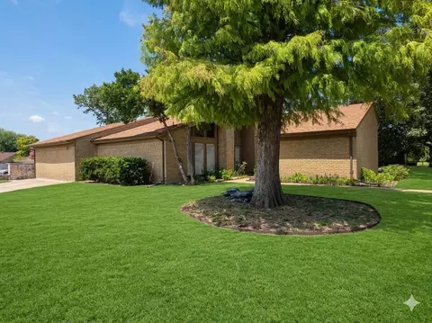 Exterior - 936 E Berkeley Dr, Richardson, TX 75081 photo 2 of 7