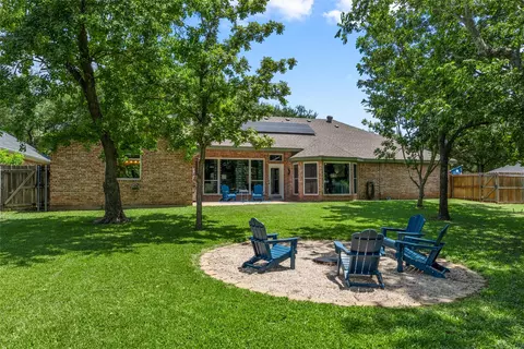 Exterior - 9408 Silverthorn Dr, Waco, TX 76708 photo 6 of 10