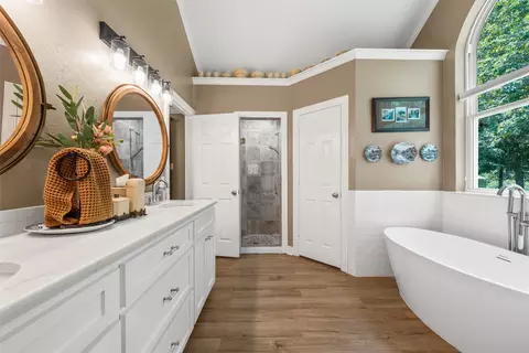 Bath - 9408 Silverthorn Dr, Waco, TX 76708 photo 4 of 5