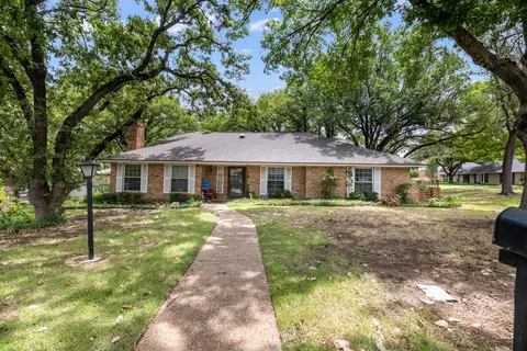 1707 Woodridge Cir, Arlington, TX 76013