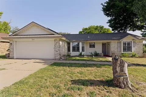 704 Short St, Saginaw, TX 76179