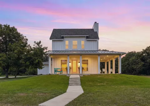 1000 Cool Ranch Ln, Millsap, TX 76066