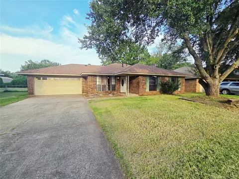 4911 Longstreet Pl, Bossier City, LA 71112