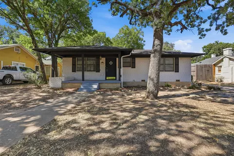 2321 Honeysuckle Ave, Fort Worth, TX 76111