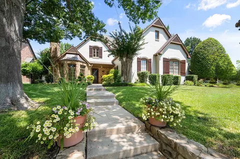 2111 Castle View Rd, Mansfield, TX 76063