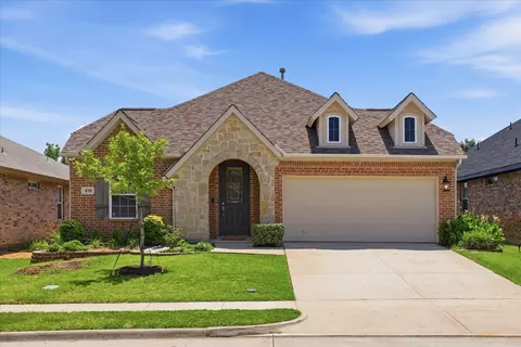 498 Grayson Ln, Lake Dallas, TX 75065