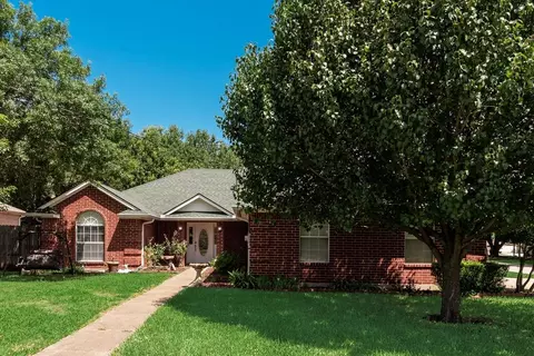 301 South Cir, Grandview, TX 76050