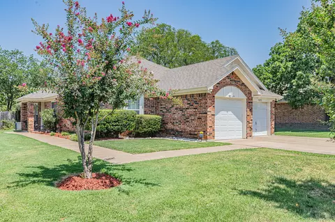 9269 Meandering Dr, North Richland Hills, TX 76182