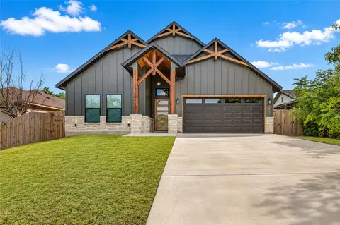 2911 NW 30th St, Fort Worth, TX 76106
