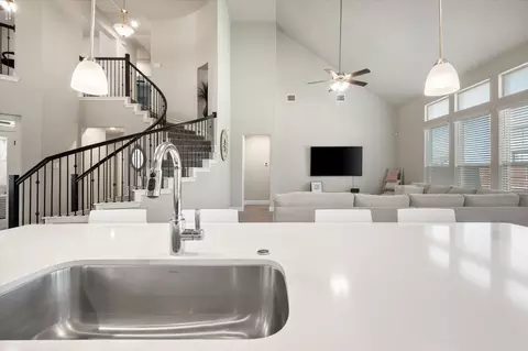6037 Kansas Trl, Midlothian, TX 76065